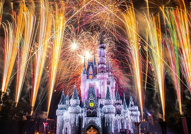 Espectáculo de fuegos artificiales de Disney Magic Kingdom Park