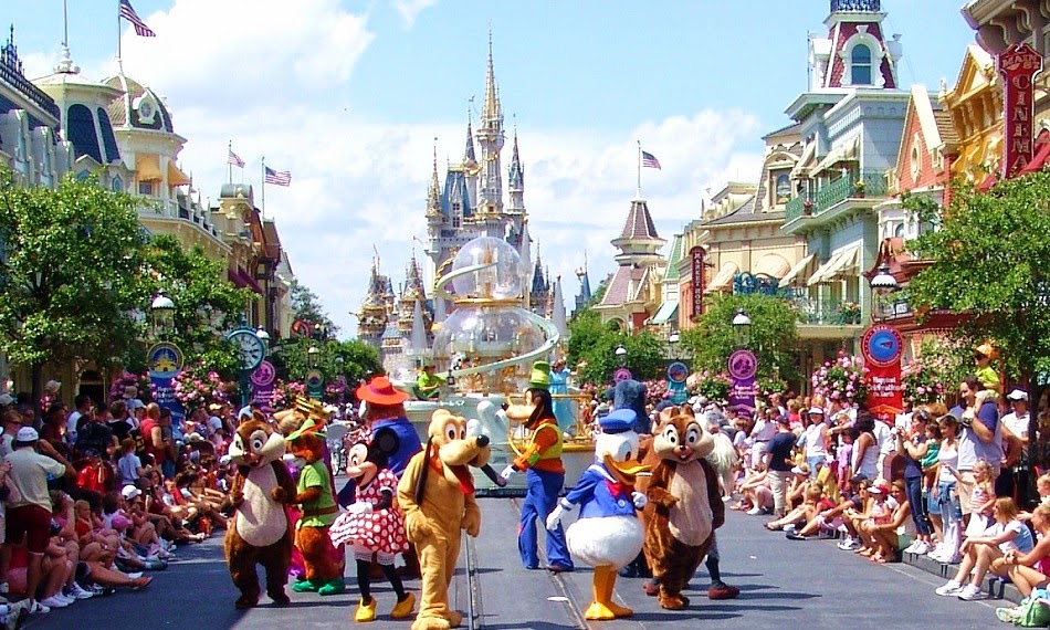 Personas en Parque Disney Magic Kingdom en Orlando