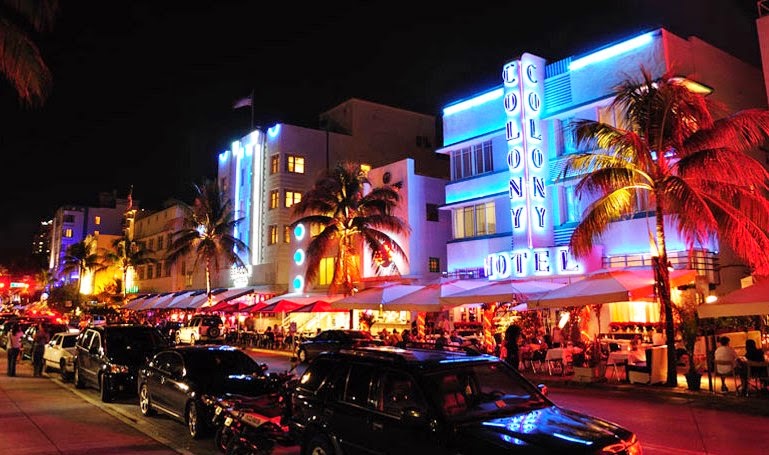 Ocean Drive en Miami de noche
