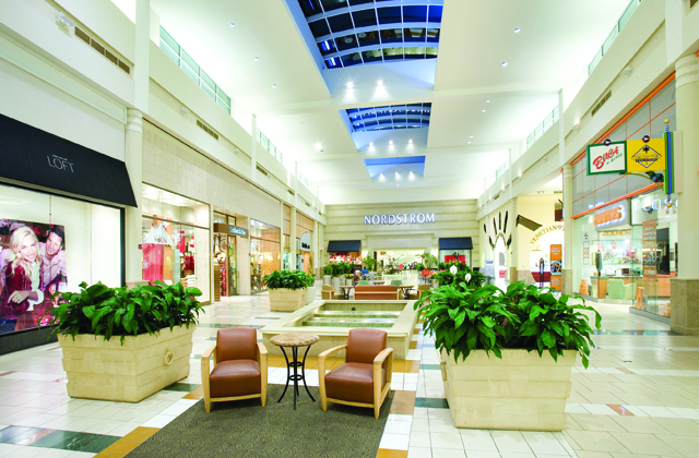Interior de el Shopping Florida Mall en Orlando