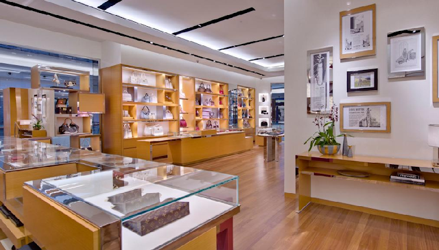 Interior de tienda de Louis Vuitton en Orlando