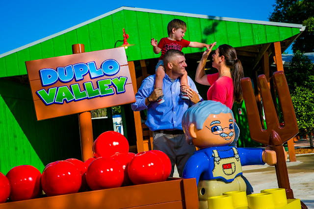 Área Doble Valley para niños en el parque Lego en Orlando