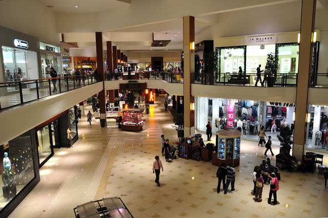 Interior del centro comercial Aventura Mall en Miami