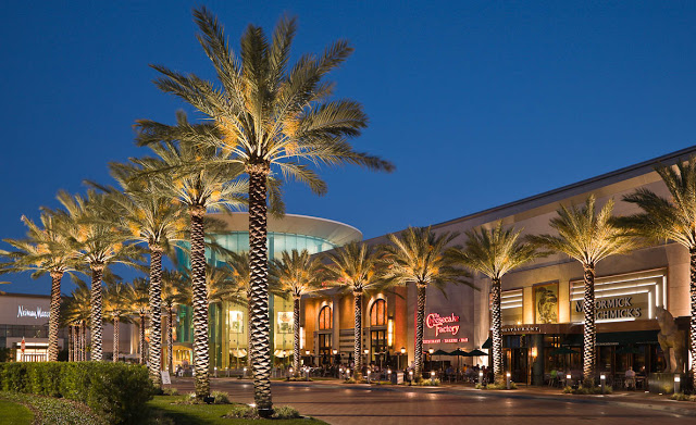 Shopping The Mall at Millenia en Orlando iluminado